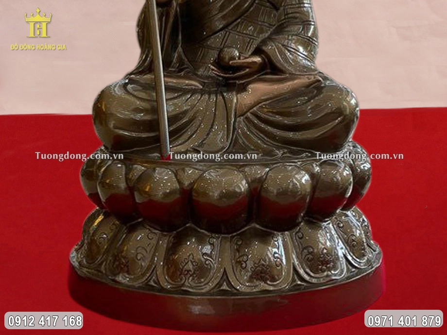 Hình ảnh đài hoa sen Ngài Đại Tạng Vương Bồ tát ngồi